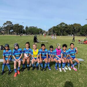 Under 9 Whites proudly sponsored by @onyxgym_ after their game on a sunny afternoon.